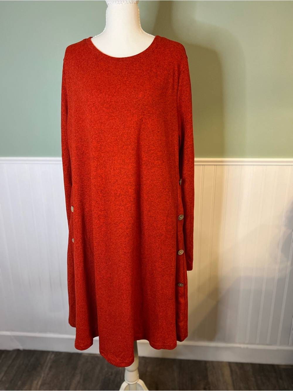 NEW- UVN Relaxed Long-Sleeve Knit Dress in Rust Red. Size L